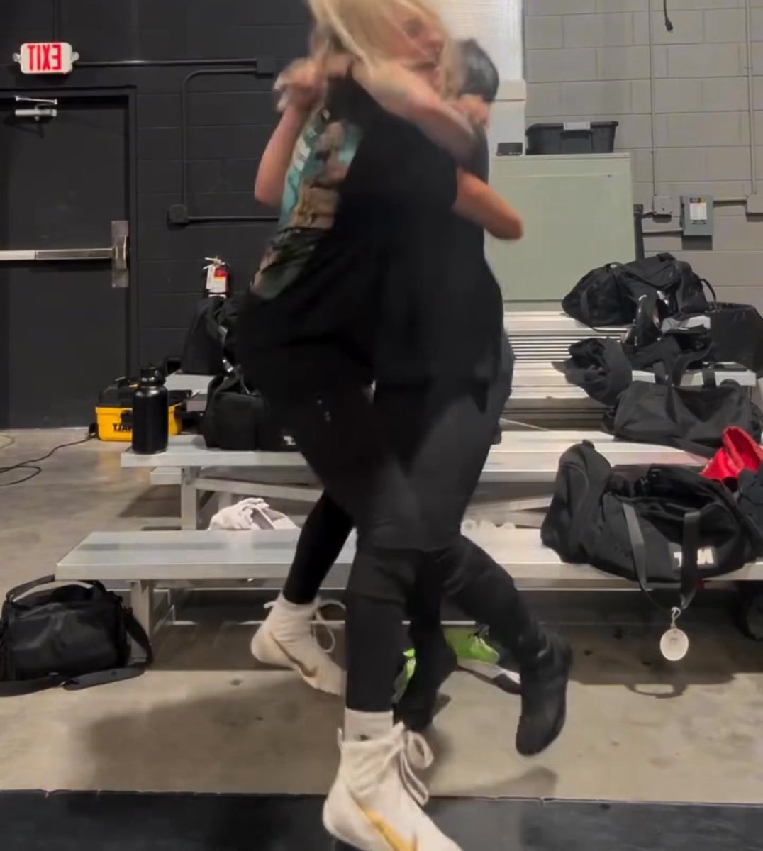 Tatum Paxley telling Izzi Dame she’s going to the main roster is such a wholesome moment captured here ❤️