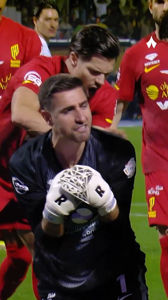 كاستيليس يبعدها بنجاح 🧤 كيف سيكون موسمه الجديد؟ 🤔 #دوري_روشن_السعودي