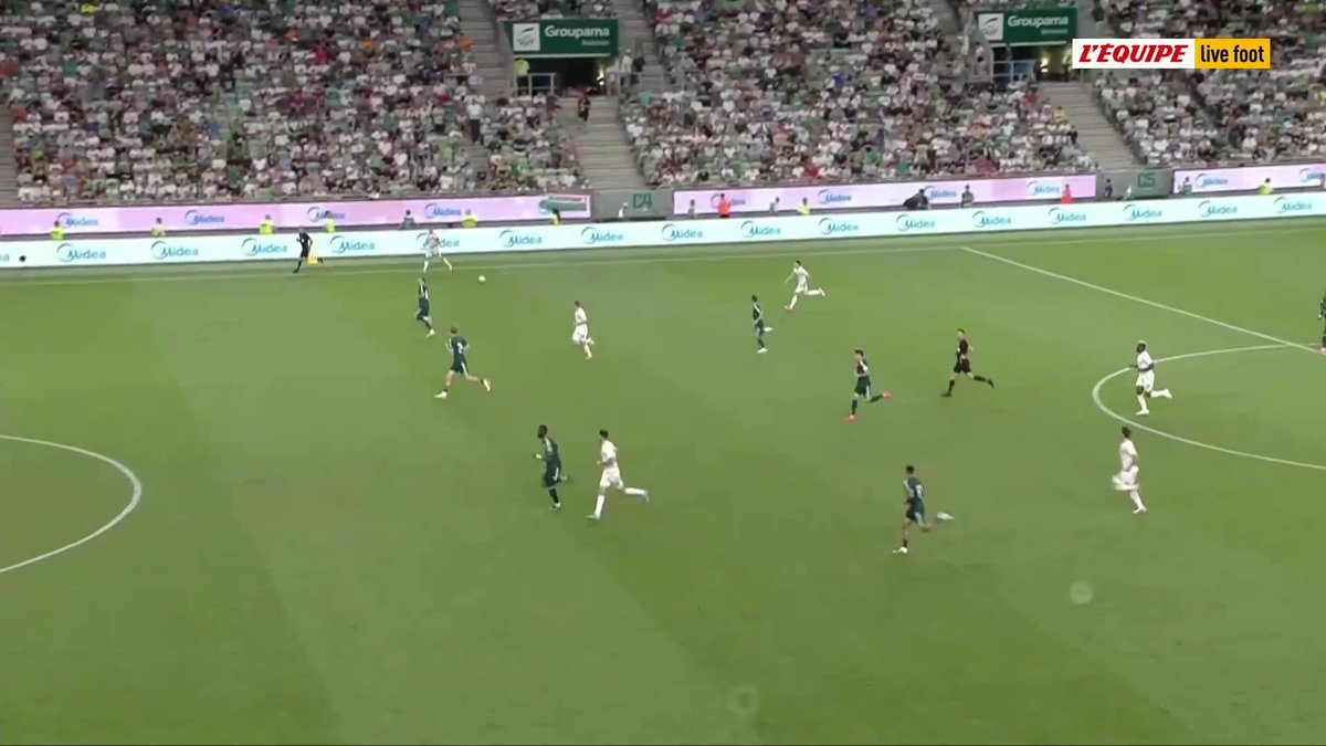 Le centre de loin et Kenan Kodro réduit l'écart pour Ferencvaros ! Le direct sur L'Équipe live foot > #lequipeFOOT
