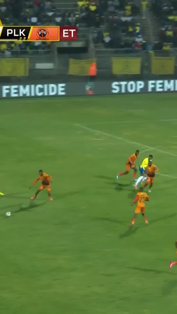 Themba Zwane delivers his signature back heel and Cassius Mailula buries it with aplomb 🔥 Mamelodi Sundowns at their very best 👆 #SSDiski | #MTN8