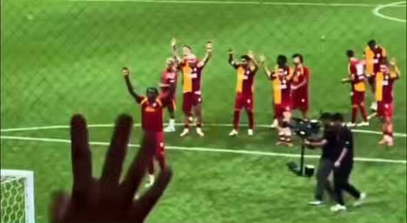 Lesley Ugochukwu’ya İmza atan elleriniz kurusun,Ebu Lehebin elleri gibi !