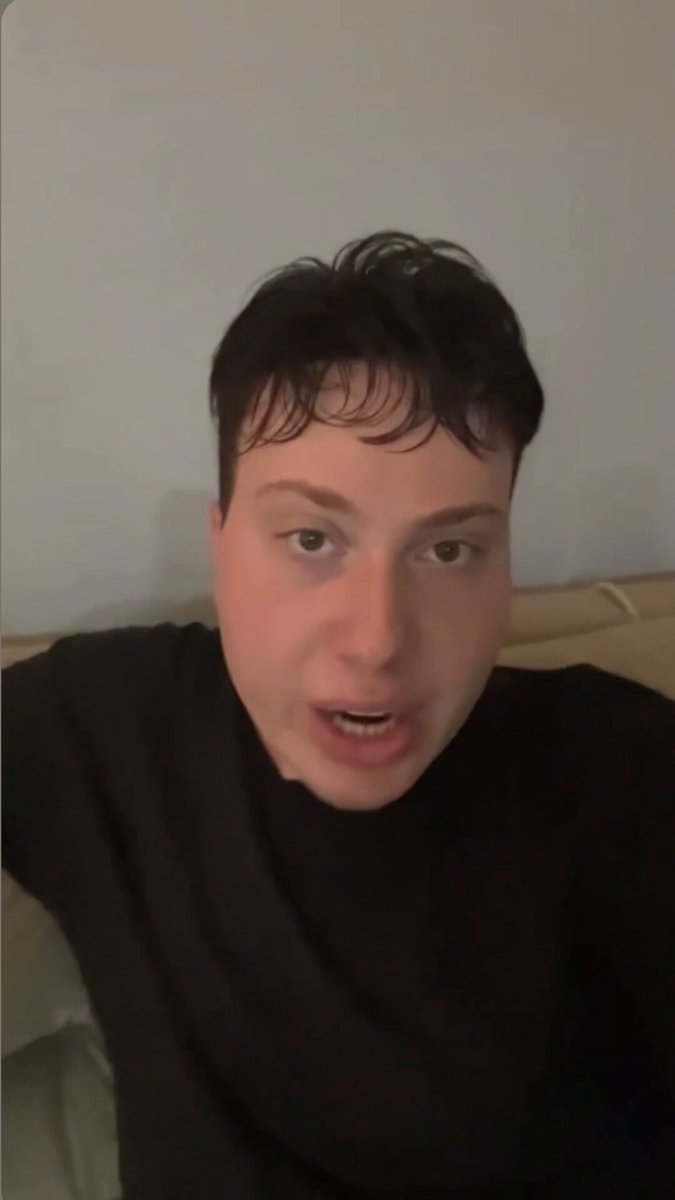 Nur yüzlü Cemoşum ne diyorlar... Şarkıcı ve sunucu Efecin Instagram hikayesinden Cemile Kaya hakkında bir iddiada bulundu Cemile Kaya Dilan'ın kahvesini içtim kalp krizi geçiriyorum diye onları aramış 🤣🤣
