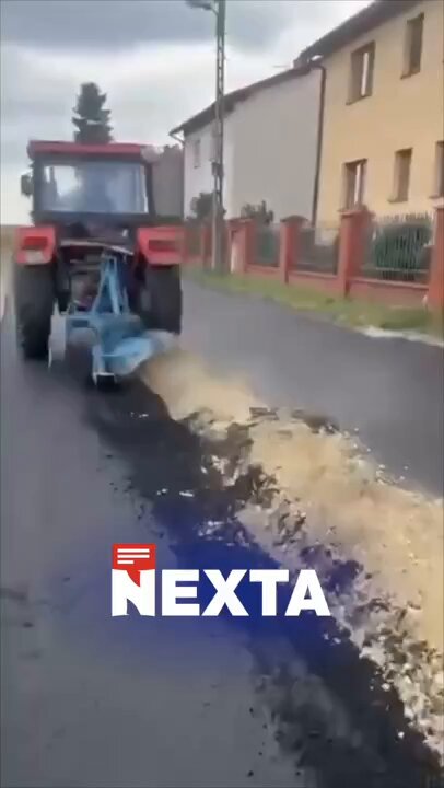 🥲 In Poland farmer ploughs up newly laid asphalt Local residents in Gliwice had been waiting years for the road to be renovated. Unfortunately, their joy over the new surface did not last long — a man drove his tractor onto the freshly laid asphalt and ploughed it up. The farmer claims that the road runs through his private property — and says this was his way of protesting. The relevant authorities are already investigating the destruction of municipal property.
