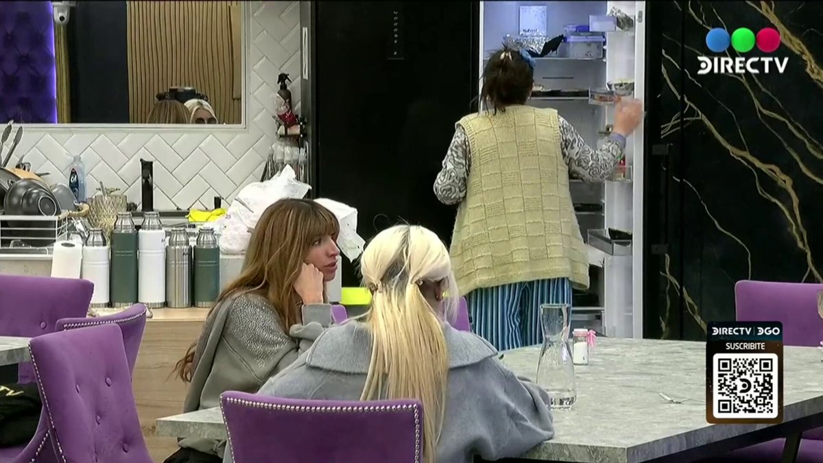 Las finalistas hablan de la hipocresía de Tamara Zilli: Esta se la pasa pelándonos en el Streaming Pincoya: Para que se queden sus amigos po obvio Zilli: Sus amigos que la echaron del grupo Sol: Ella es íntima de Hanssen y de Yipio Zilli: Tenemos que tratar de ir zafando en las placas Sol: Nos lo merecemos, eso sería lo justo, imagínate que llegue a la final esto #GranHermano