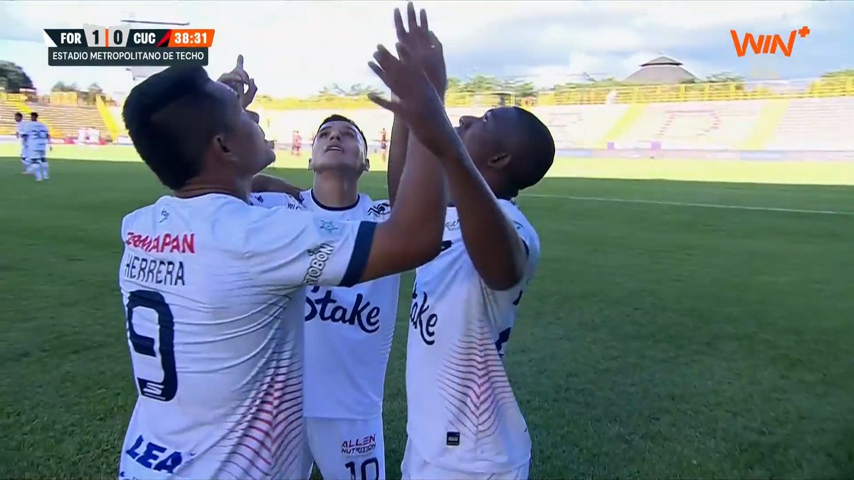 🚀⚽ ¡QUÉ SEÑOR GOLAZO DE RICHARDSON RIVAS! El jugador de Fortaleza sacó un riflazo de media distancia y la clavó en el ángulo para poner el 1-0 ante Cúcuta Deportivo. 🔥🎯 📺Disfruta de #LALIGAxWIN en nuestra señal de Win, Win+Fútbol y