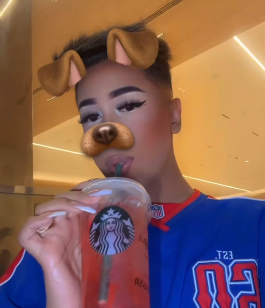 kylie gui aesthetic com seu starbucks tumblr e filtro de cachorrinho