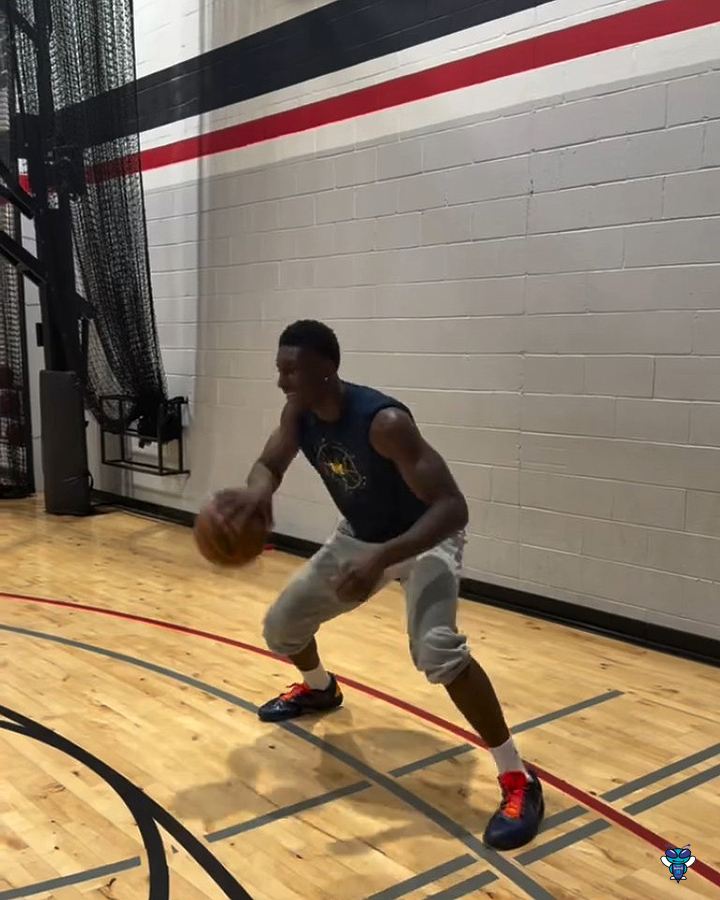 Noticeable improvement in Moussa Diabate's handles! 👀 (📹 dushawn_/IG)