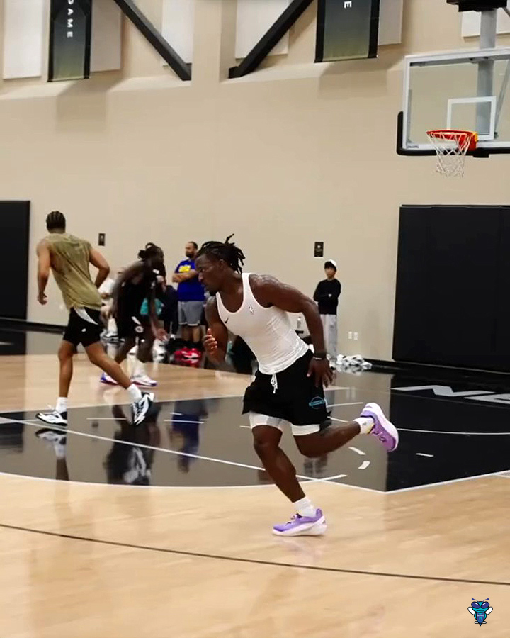 Sion James was out there for Day 1 of PLYRS UNTD runs in LA. 👏 (📹 Swish Cultures)