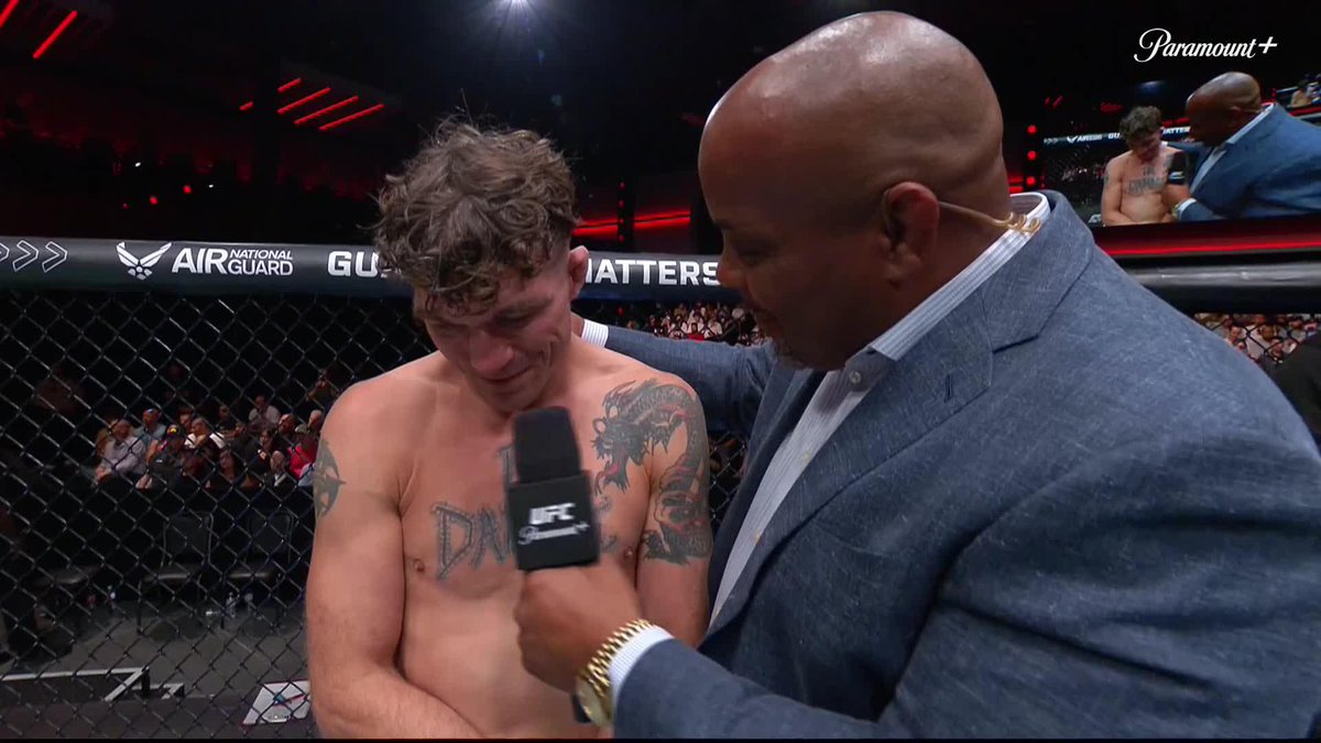 "I always left it in the cage" 🥲 Happy retirement, Darren Elkins! One to remember at featherweight! [ #UFCVegas120 | LIVE on @ParamountPlus ]