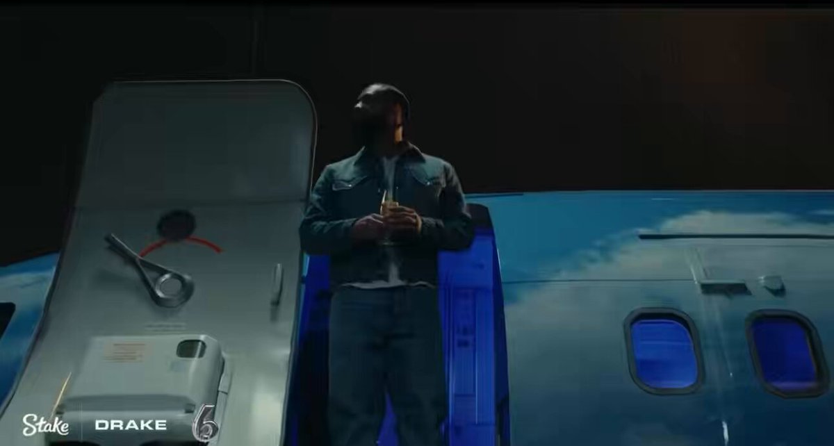 Drake starts his stream tonight by walking off his private plane 🔥🔥🔥