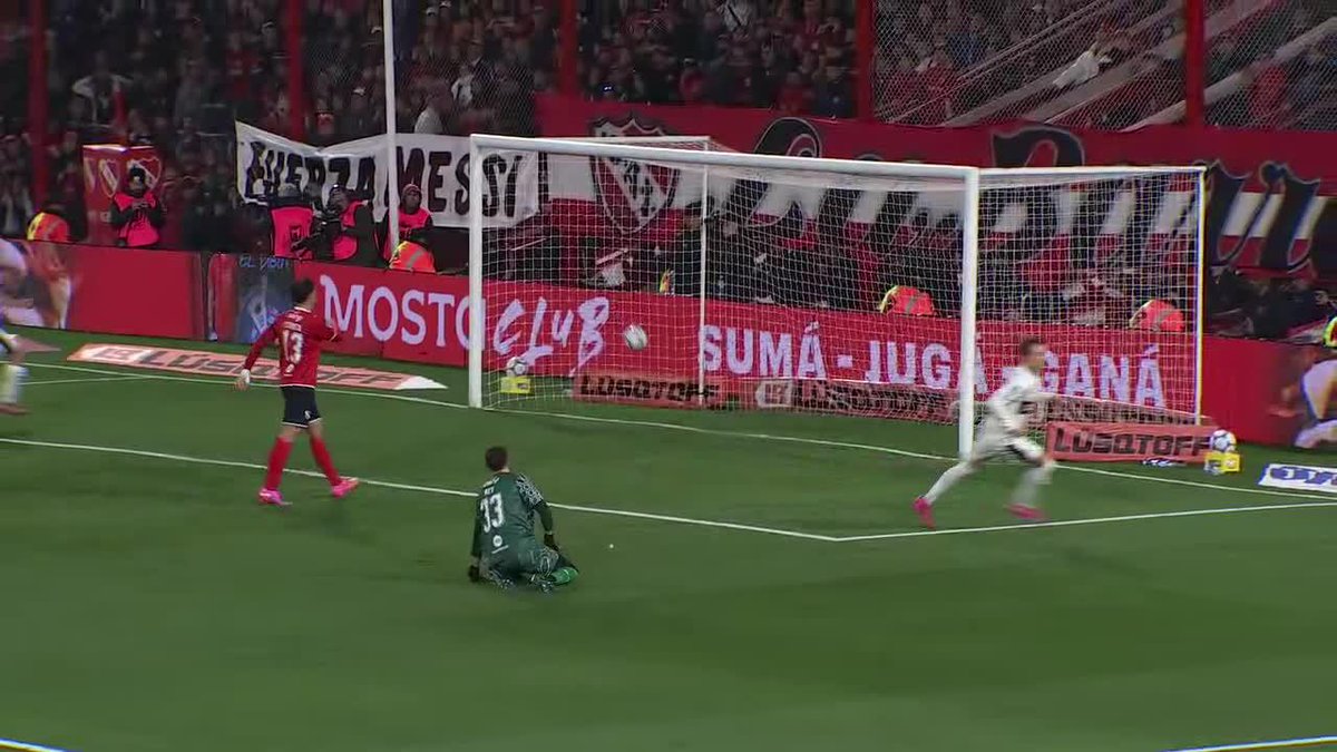 ¡INSÓLITO ERROR DE REY QUE APROVECHÓ MAINERO PARA ANOTAR EL 1-0 DE PLATENSE VS. INDEPENDIENTE!