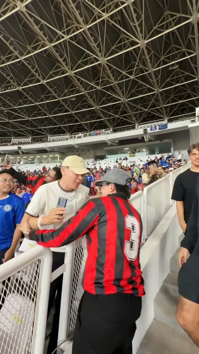 Ohh ini pelatih yang katanya dipecat karena berantem sama pemain keturunan 😂