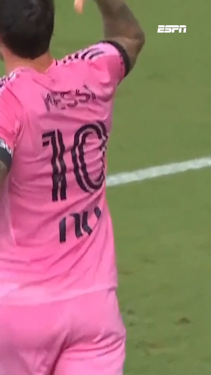 Rodrigo De Paul brengt eerbetoon aan overleden vader van Lionel Messi 🙏❤️ 🔗