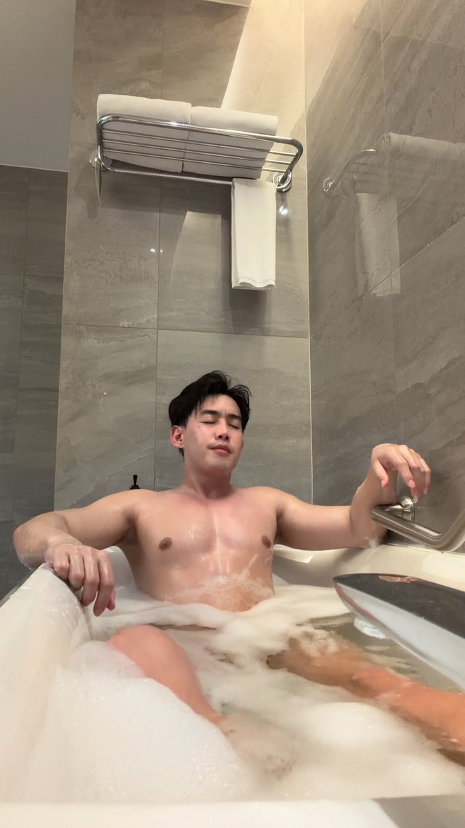 แอคฉันชัดเจนนะว่าฉันขับเคลื่อนประวัติศาสตร์ ศิลปะวัฒนธรรม และหำผู้ชาย!!!!
