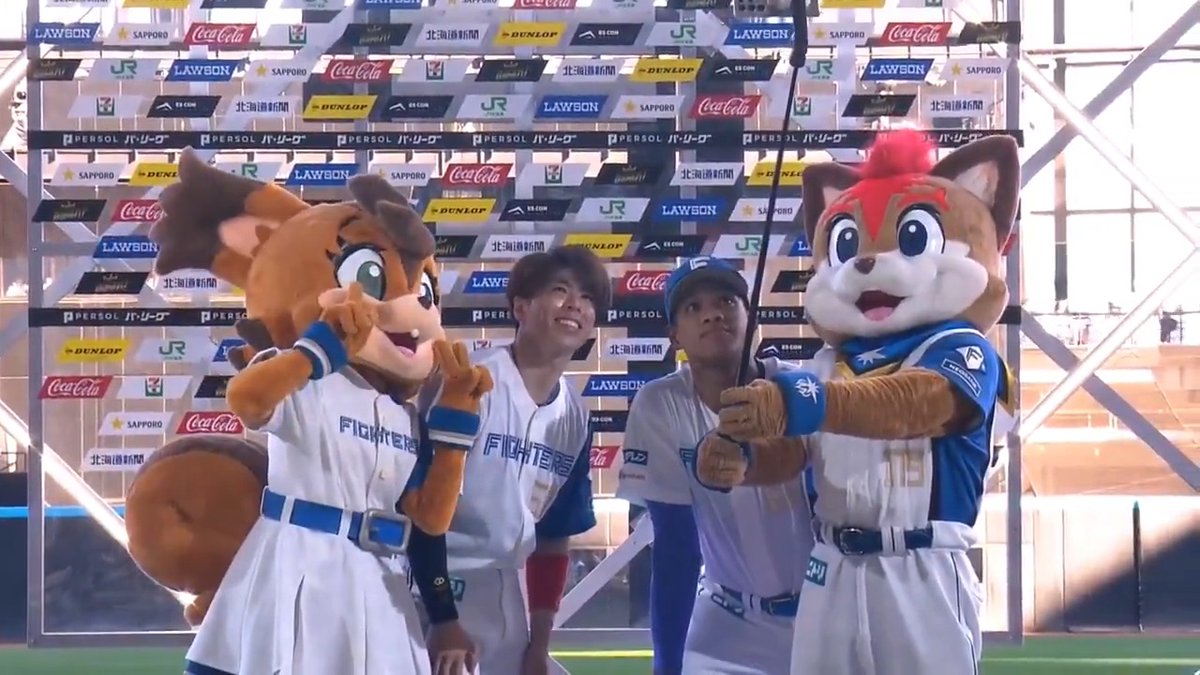 きょうのヒーローインタビュー🎤 五十幡亮汰選手、万波中正選手が登場！ #ドミれ #lovefighters 最高の乾杯をFビレッジで！《F VILLAGE BEER GARDEN supported by サッポロ クラシック》第3弾が開催🍺