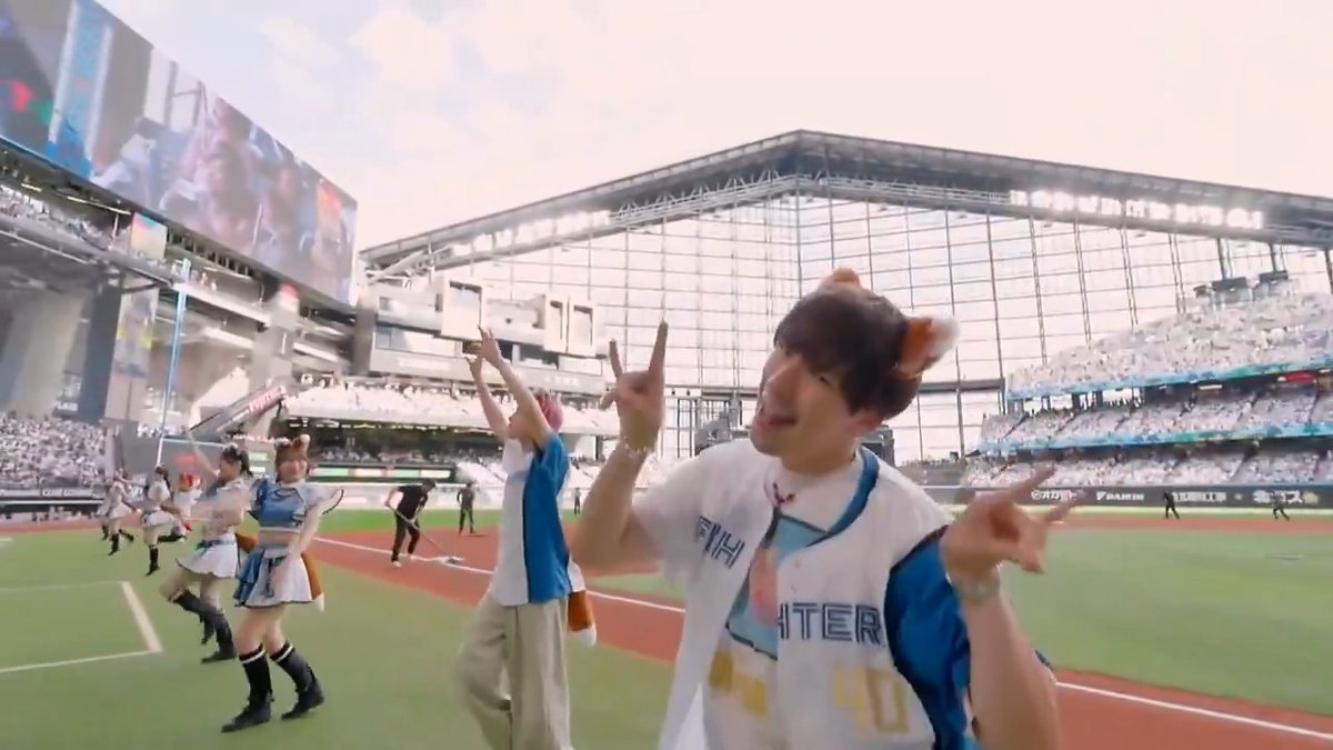 EXITさんの自由なきつねダンス🤭 #超みんわら祭り #lovefighters