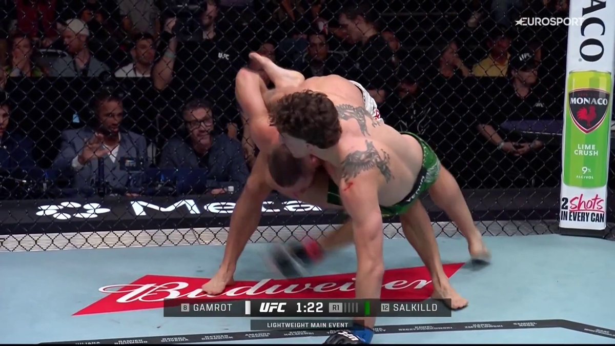 Quillan Salkilld sigue 𝐢𝐦𝐩𝐚𝐫𝐚𝐛𝐥𝐞 🚀 Somete a Mateusz Gamrot y se dispara como contendiente del peso ligero. ▶️ Revive la velada #UFCVegas120 en HBO Max España. #UFCHBOMax
