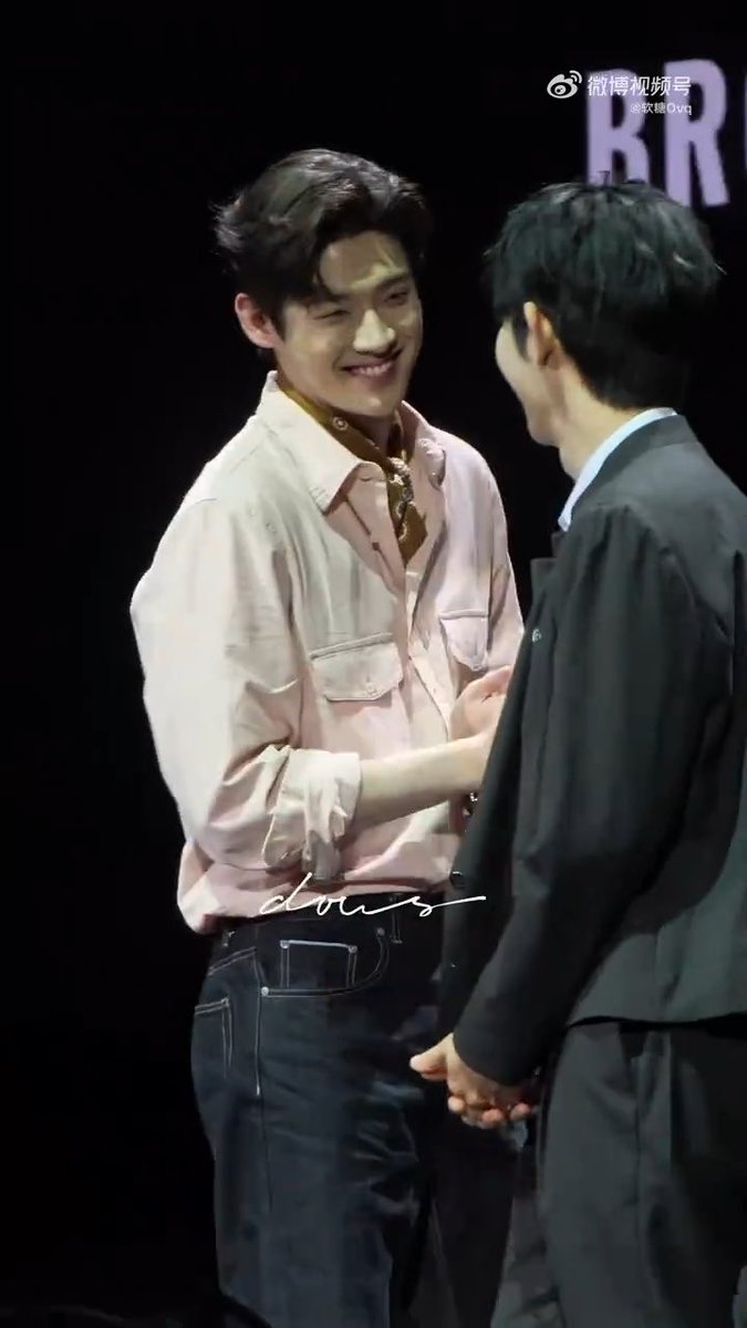 형아 우니까 눈맞추는거... 그와중에도 웃으신다🥺