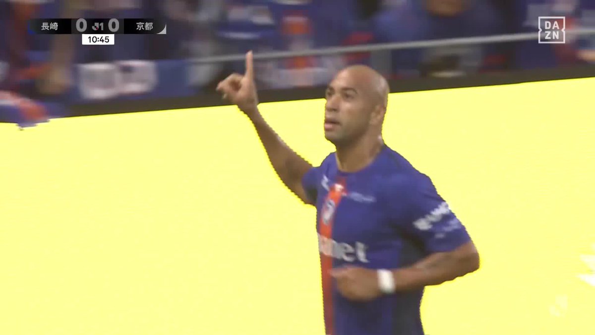 シーズン初ゴールはやはりこの男🇧🇷 先制弾はチアゴ サンタナ 技アリのチップキックでネットを揺らす🔥 🏆明治安田J1リーグ第1節 🆚長崎×京都 📺DAZN ライブ配信中 #Jリーグ #だったらDAZN #Jリーグ新開幕
