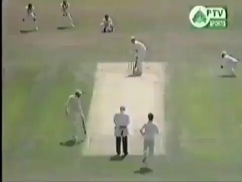 #OnThisDay in 1992. Pakistan beat England by 10 wickets at The Oval. Wasim Akram took 9 wickets in the match and Waqar Younis took 6, as Pakistan won the 5 match series 2-1. Those were the days. #Cricket