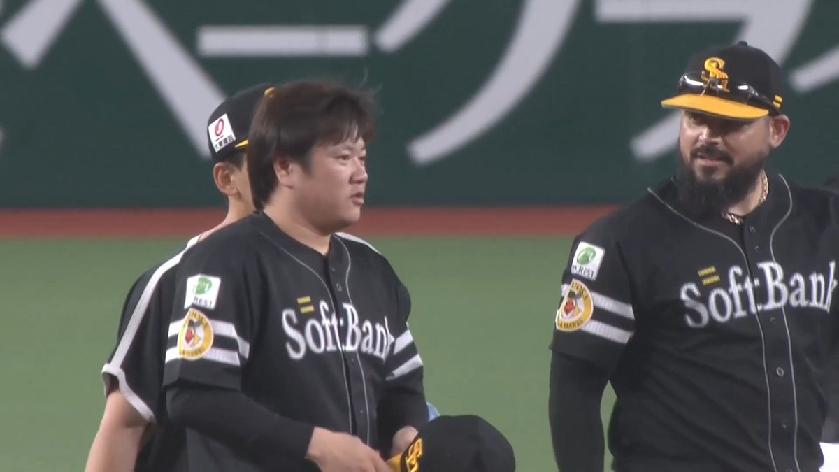 福岡ソフトバンクは今日が今季ベルーナドーム最終戦👀 選手がスタンドのファンへ挨拶を行いました✨ 👇スマホ・テレビで試合観戦！