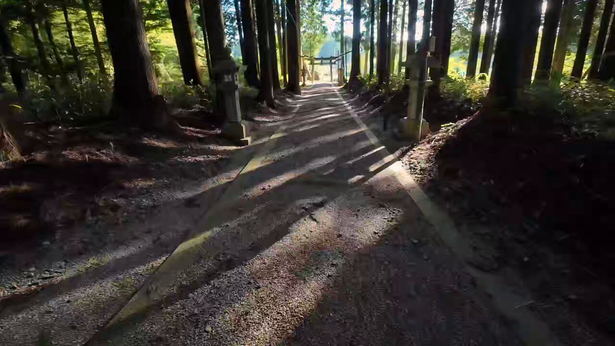 神社を出たときに時報が流れると強烈にどこかへ帰りたくなる気持ちになる