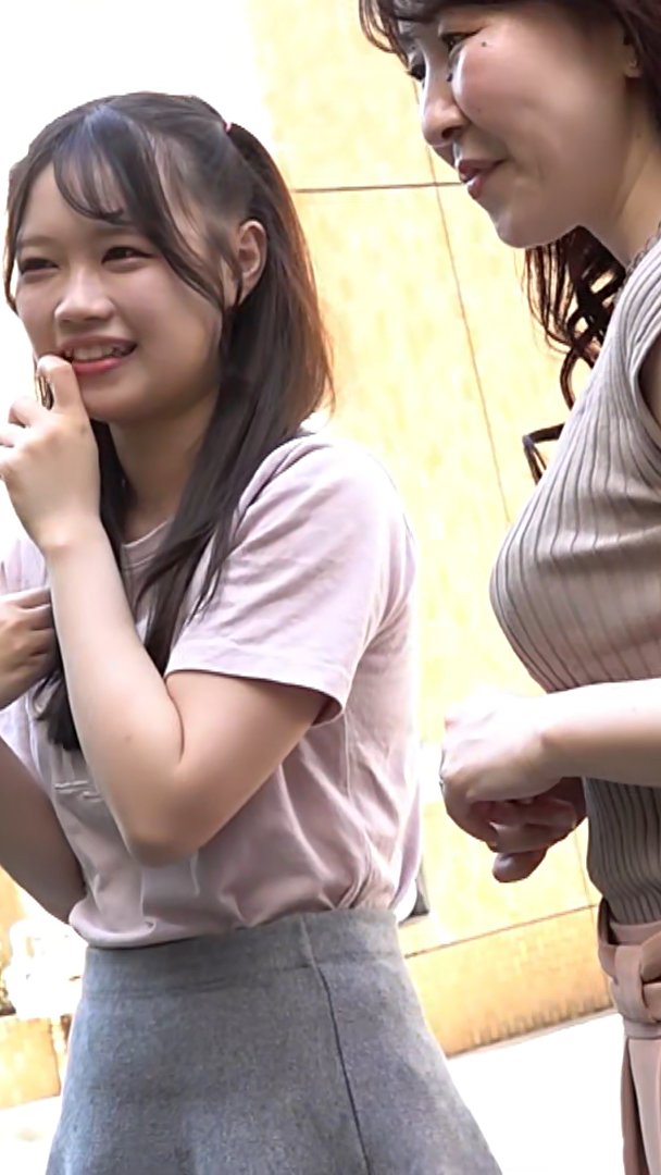 お食事帰りの母娘にインタビュー