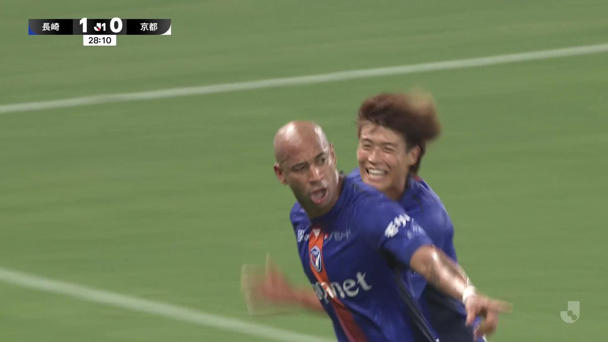 岩崎のパスを受けてチアゴ サンタナが早くも2点目！⚽️⚽️ 見事長崎がリードを広げる💫 🎦 ゴール動画 🏆 明治安田Ｊ１リーグ 🆚 長崎vs京都 🔢 2-0 ⌚️ 29分 ⚽️ チアゴ サンタナ（長崎） #Ｊリーグ