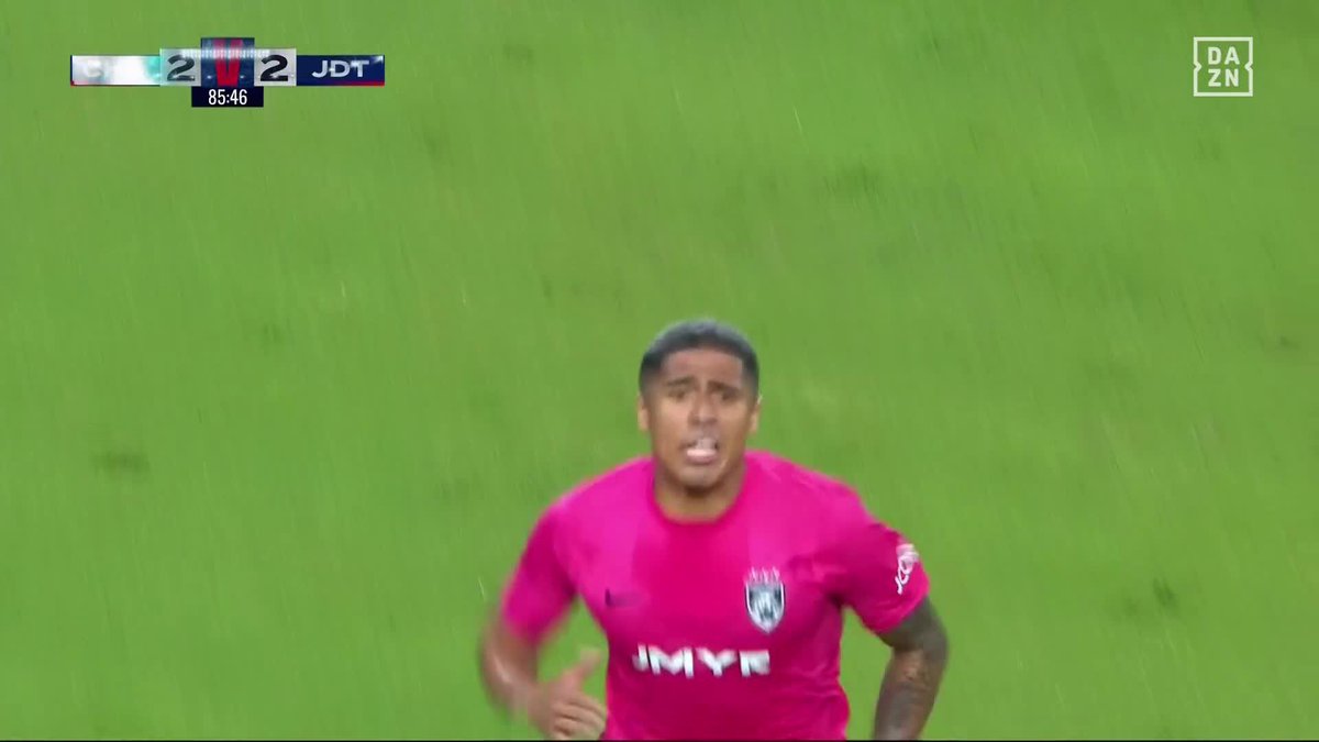 さすがの決定力🚀 2年連続マレーシアリーグ得点王 🇧🇷ベルグソン 勝ち越しゴール⚽️ ※昨季は21試合で27ゴール ※一昨季は22試合で32ゴール ⚽️親善試合 🆚チェルシー×ジョホール 📺#DAZN ライブ配信中 #だったらDAZN