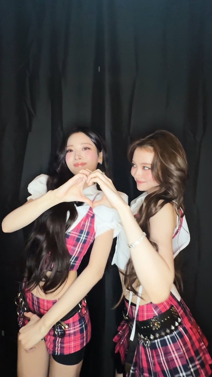 마지막처럼 AS IF IT’S YOUR LAST #MEOVV #미야오 #ANNA #안나 #ELLA #엘라