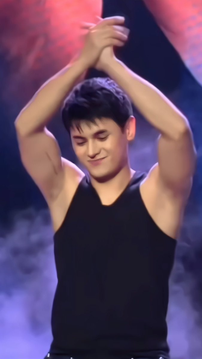 Dustin’s armpit is so neat, damn! Plus the tattoo in his inner bulging bicep is so fcking hot HOT! 🧎♀️🚬🥵