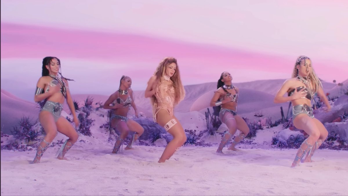 Puntería nos dio una Shakira con bailarinas y coreografía, siempre la amaré