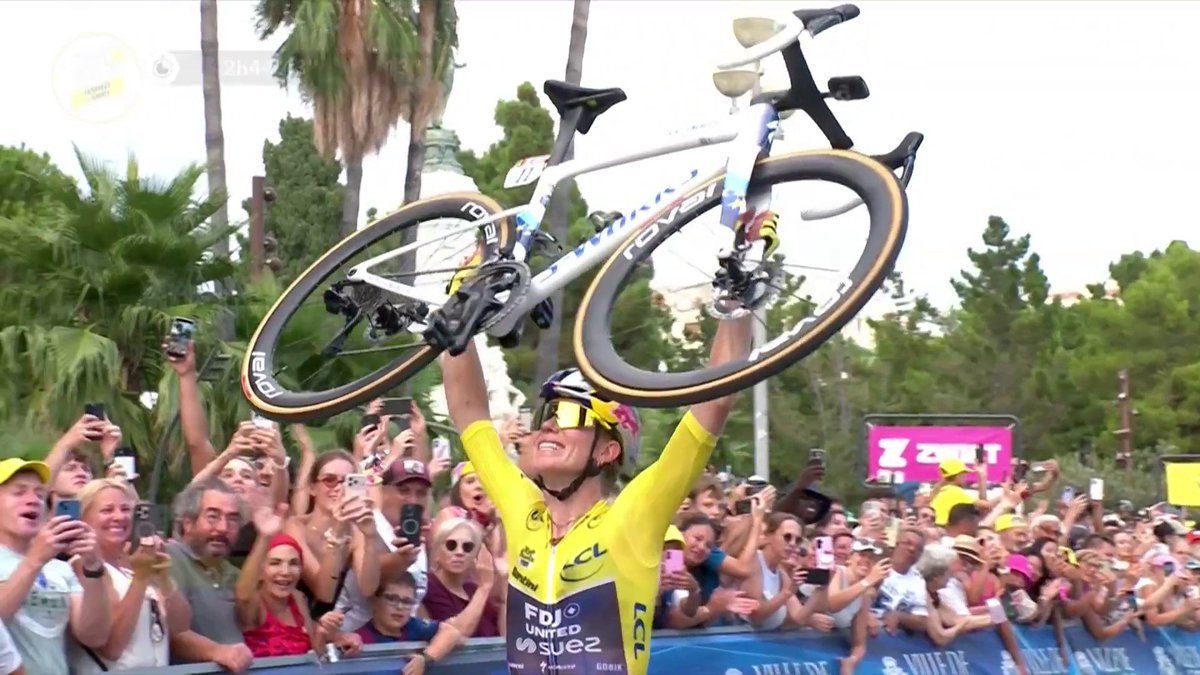 🏆 🏆 2023 y ahora también 2026 ✌️ Demi Vollering se convierte en la primera doble ganadora de la historia en el Tour femenino #TDFF2026 #LaCasadelCiclismo