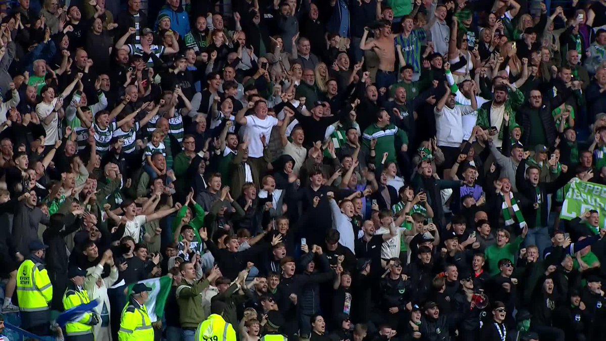 The Hibernian Football Club fans are enjoying this one! 🥬