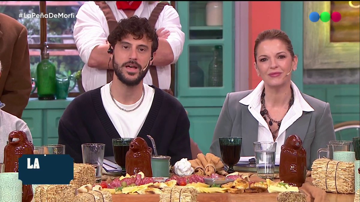 La despedida y homenaje a Jorge Messi en la casa familiar de Rosario: el país acompaña a la familia de Leo ❤️ 🧉 #LaPeñaDeMorfi junto a Diego Leuco y Carina Zampini