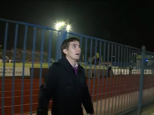 Редкий случай, когда видео из Хабаровска разлетелось на миллионы просмотров. Все, правда, видят чумовой гол. А я — позорно пустые трибуны. А вы лучше гляньте, как один ваш знакомый 10 лет назад народ поднимал. Матч тоже со "спартаком", но московским