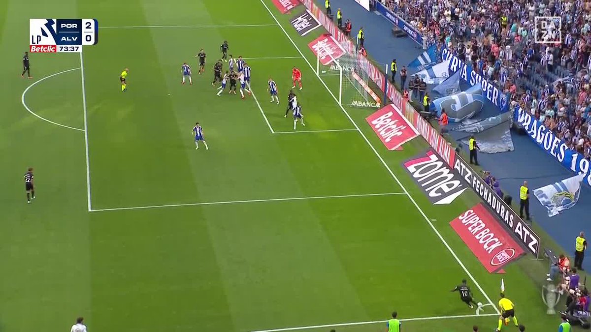 "CENTRA BIEN" "SÍ, TRANQUILO" NO PUEDES NO SER FAN DE CHIQUINHO. EL INTENTO DE GOL OLÍMPICO CON EL EXTERIOR 😂 #PrimeiraLigaEnDAZN 🇵🇹