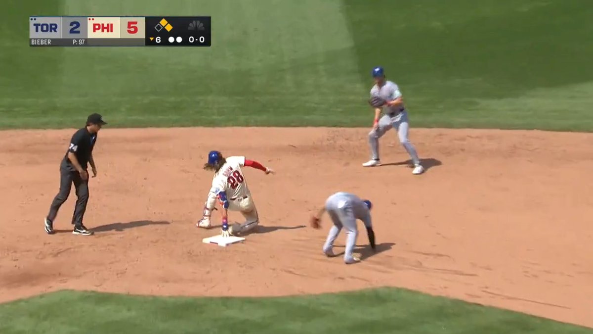 Bohm drives a run home!