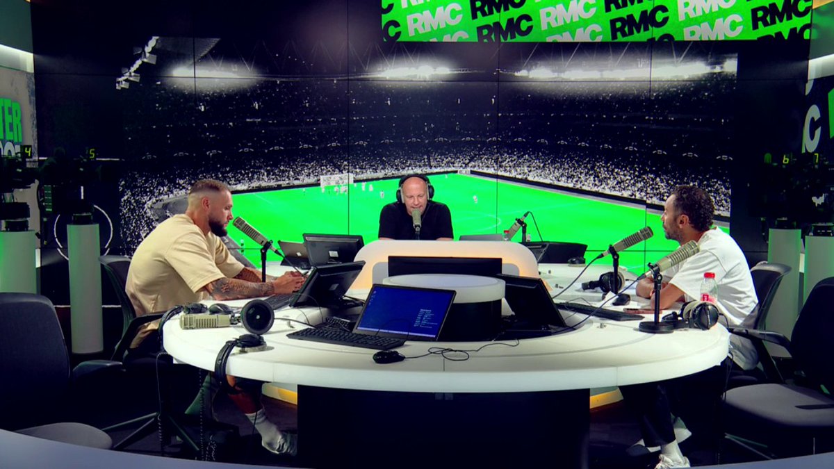 🔴🔵🔥 "Luis Enrique c'est trop fort ! Le gars dit à peine bonjour qu'il est déjà dans la projection. Quel crack, c'est vraiment un crack absolu ! C'est du management de très haut niveau" Kevin Diaz réagit à la vidéo de l'arrivée d'Akliouche au Campus PSG.