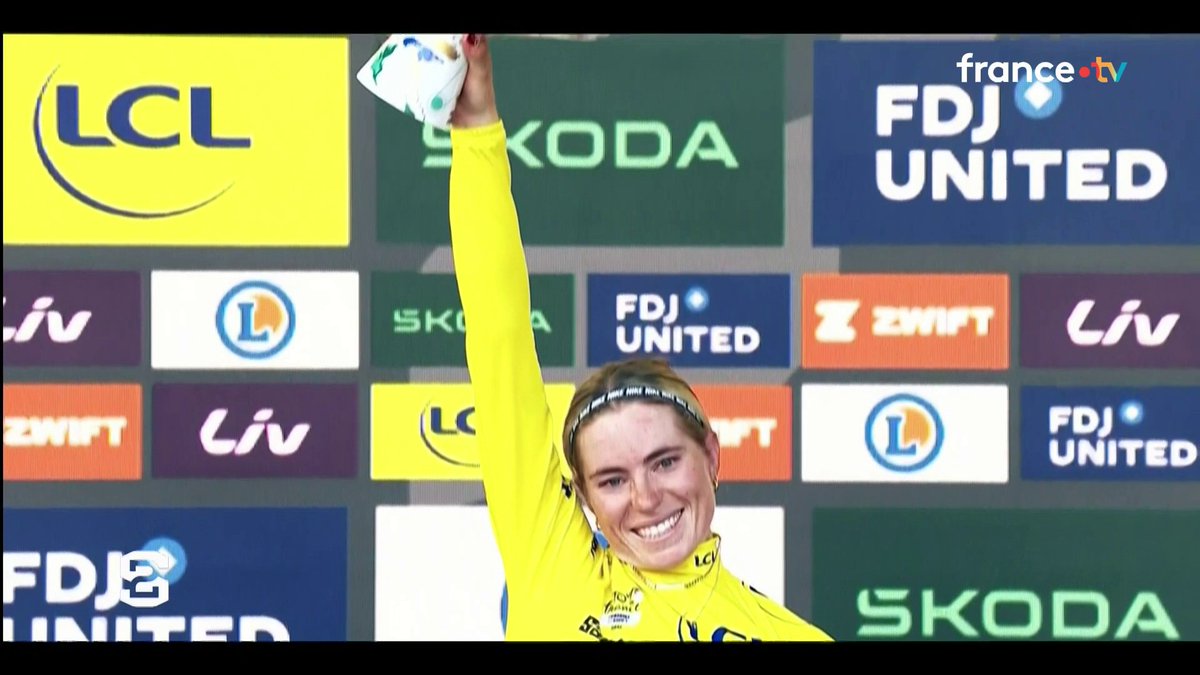 Félicitations à Demi Vollering, vainqueure du Tour de France Femmes ! À chaque étape, un même engouement et une ferveur populaire pour faire vivre cette grande fête du cyclisme mondial. Une course qui rassemble, une fierté française.