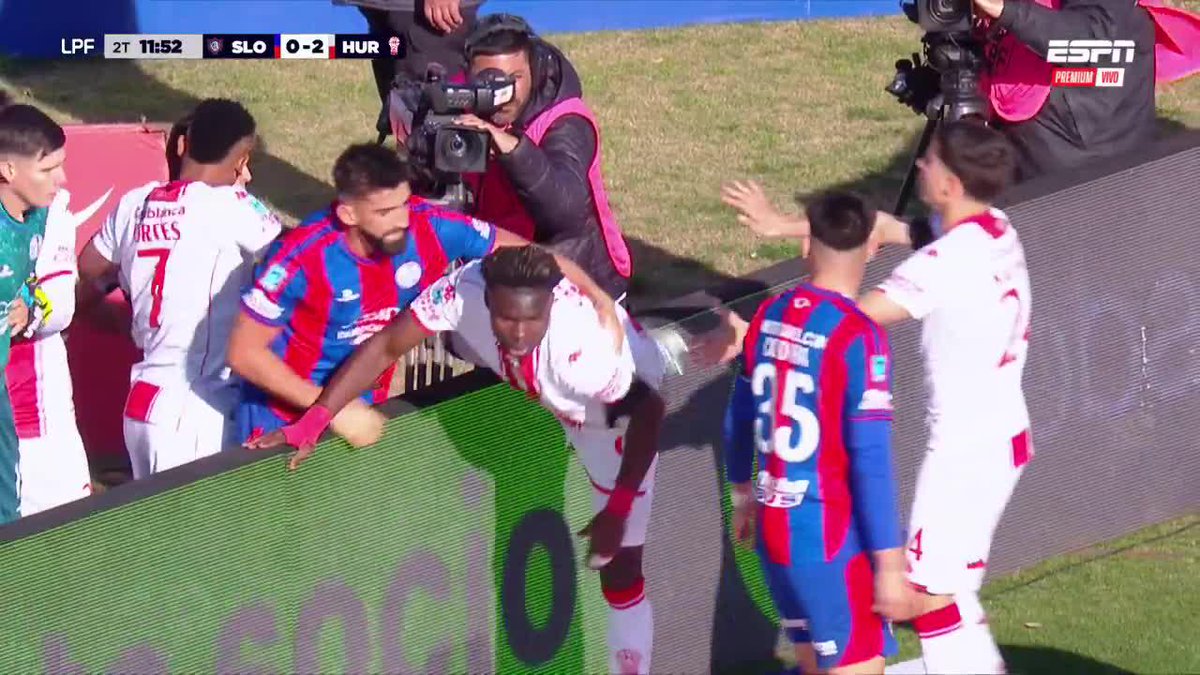 ⚠️🇪🇨🇦🇷 EL FESTEJO DE CAICEDO FRENTE A LA GENTE Y LA BRONCA DE LOS JUGADORES.