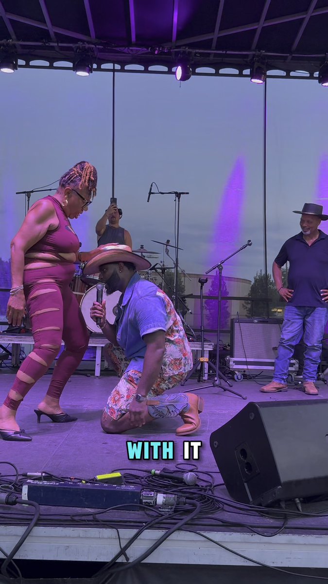 Ms Mary is a 74 year old poet and a freak 😭 😂 She took the MIC 😭 Alabama is a wild place. Tuscaloosa, Alabama