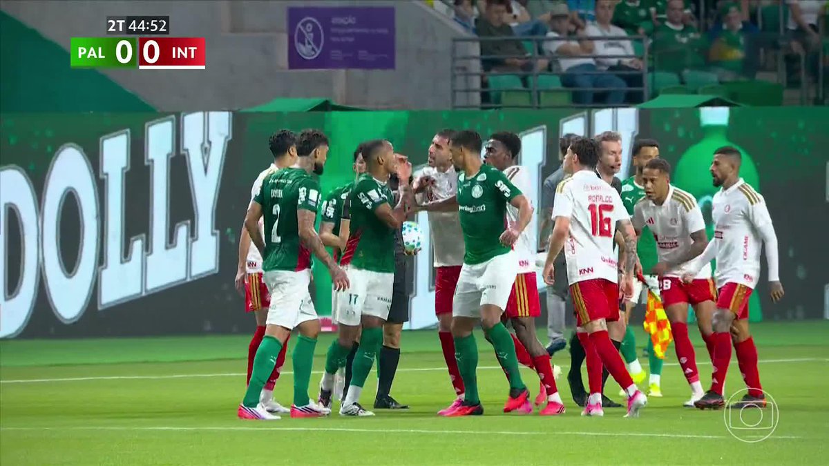O clima esquentou no final do segundo tempo de Palmeiras x Internacional!