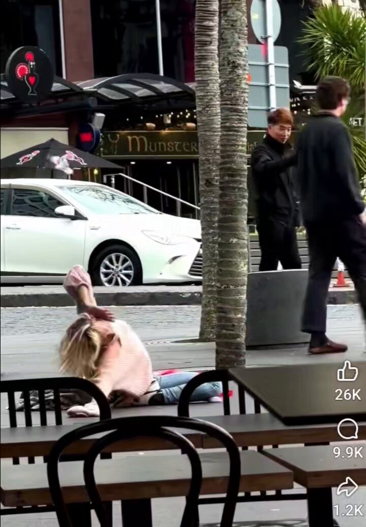 What the fuck is happening in Auckland? Obvious drug or mental health breakdown, and some guy checking his look out on his phone and everyone else just walks by. Almost everyone is Asian, where is the community that used to look after each other in New Zealand? Fucked.