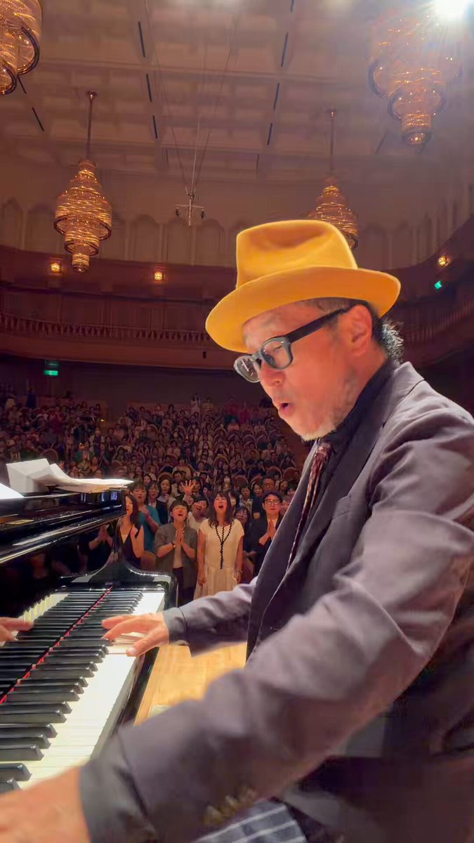 Arigato" is the tune I wrote back in 1992, the Olympic year. 🎹✨ Tonight, I was going to sing the updated lyric ("the year where so many things happened"), but the audience and I spontaneously looked at each other and chose the original Olympic version instead! With deep laughter and a beautiful shyness, we shared the pure joy of singing our "Present" together as One. The power of music has beautifully conveyed us all the way to this Summer of 2026. 🙌🔥 Gifu!最高😃 #senrioe #homework #stormyday #arigato #livemusic #jpoptojazz