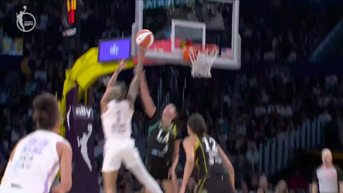 Gabby Williams got air time with this one 🔥 Watch Valkyries-Sparks on ESPN, Disney+ and the ESPN App 🍿