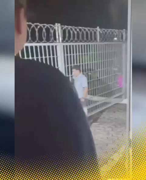🚨🔥 ¡SE CALIENTAN LOS ÁNIMOS EN LOMAS DE ANGELÓPOLIS! MUJER Y GUARDIA DE SEGURIDAD SE ENTRAN EN DISCUSIÓN 😳 ⏯️ Un video difundido en redes sociales muestra un altercado entre una mujer y una guardia de seguridad en Lomas de Angelópolis, Puebla. 📹 En las imágenes se observan insultos y presuntas amenazas durante la discusión, situación que rápidamente generó reacciones entre usuarios de redes sociales. #Puebla #Angelópolis #Viral 🚨📱