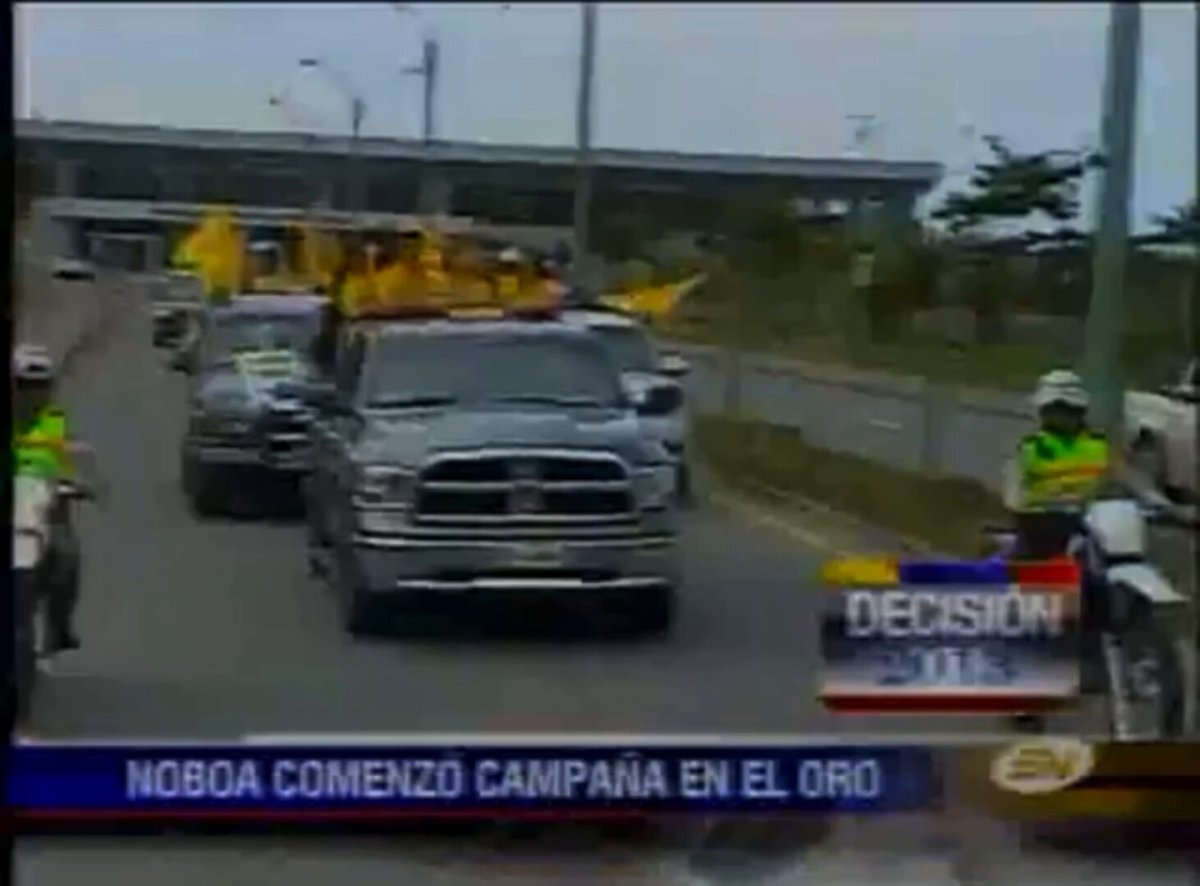 No es nuevo entregar “verde” al pueblo. Está en su ADN. Álvaro Noboa hizo caravanas -puerta a puerta- entregando balones, muñecas, plata y colchones durante sus campañas a la presidencia del Ecuador. Su política pública es regalar migajas al pueblo ecuatoriano.