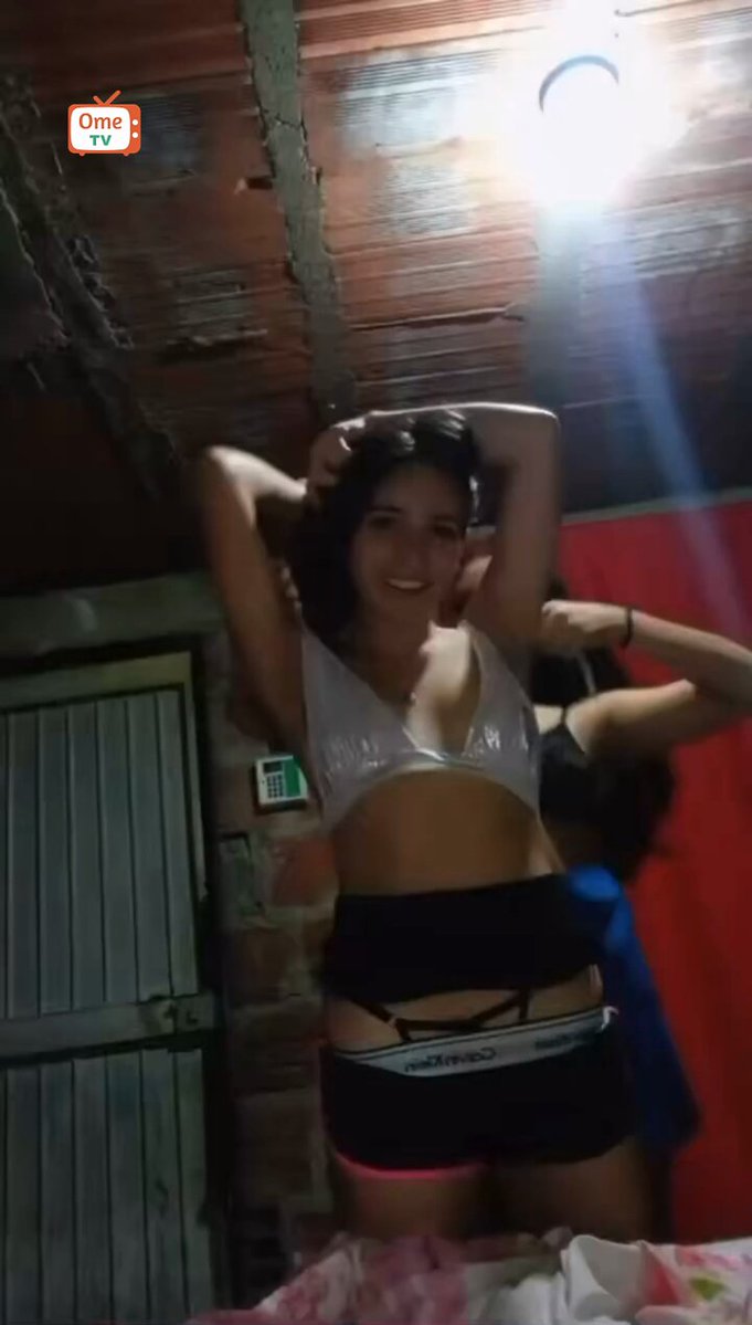 Elas aproveitou que estavam sozinhas em casa e abriram uma live meio diferente 😳🔥