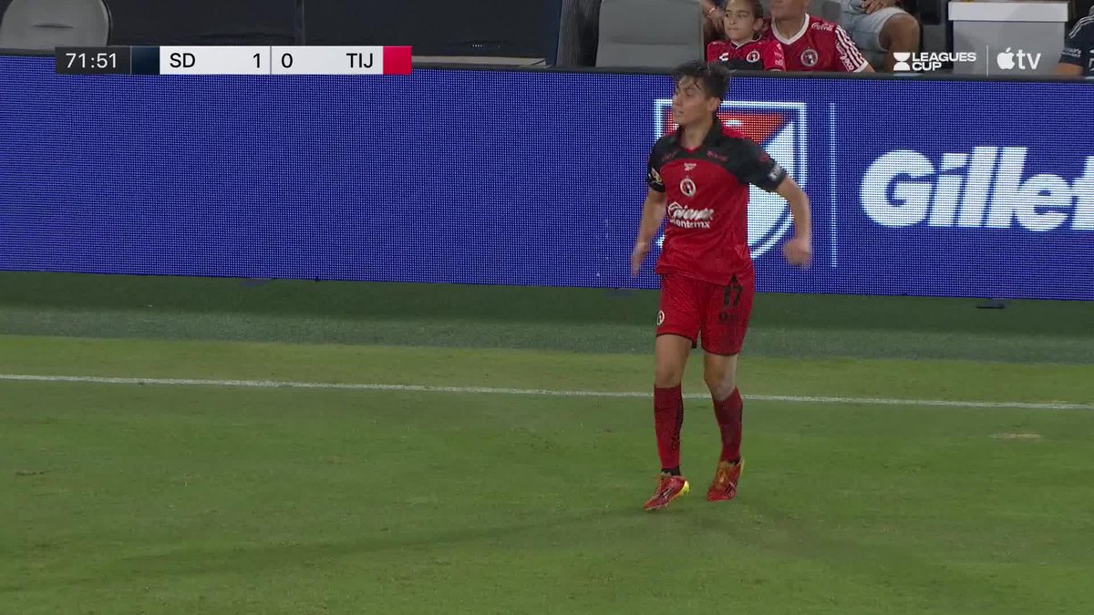 Otra vez el palo le dice que NO a Xolos 🐕 #LMXLC2026 | #XOL | #J2 📺 Ve la Leagues Cup 2026 en vivo en Apple TV